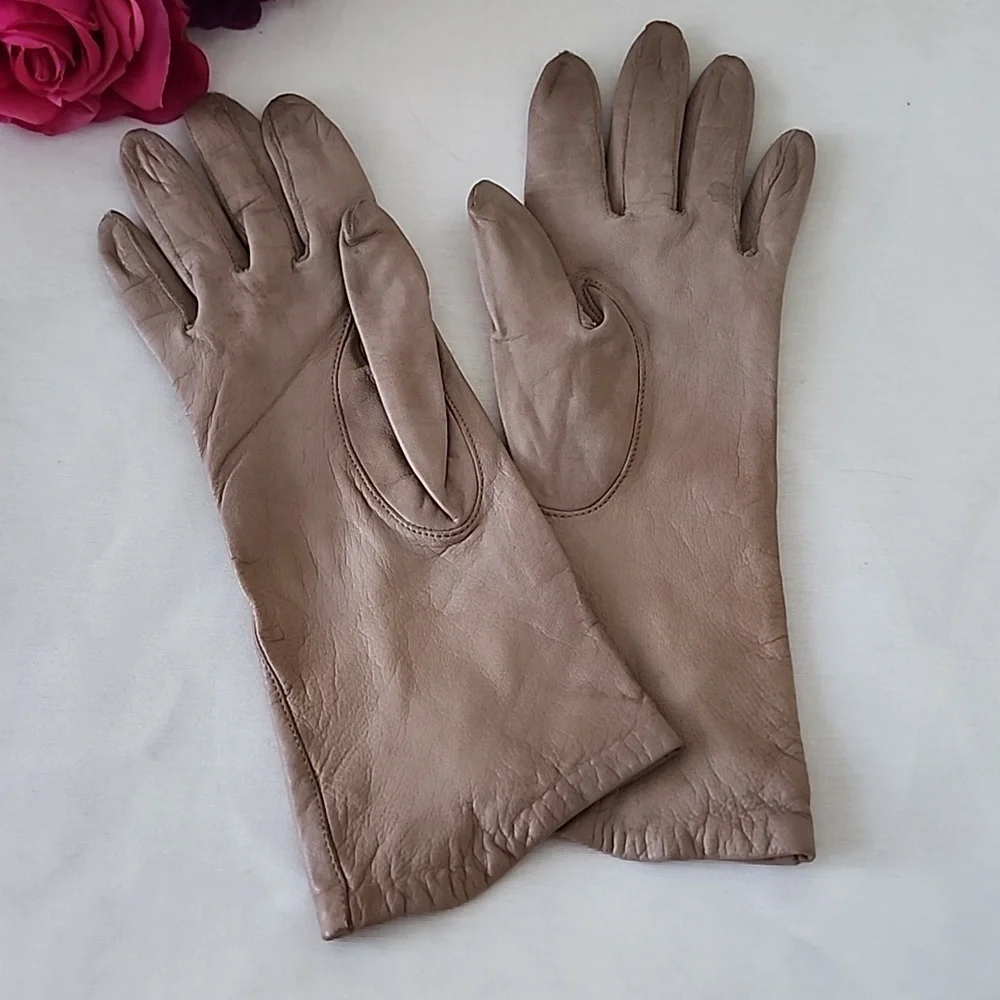 Miss Aris Vintage Light Brown Leather Silk Lined Gloves 6 1/2